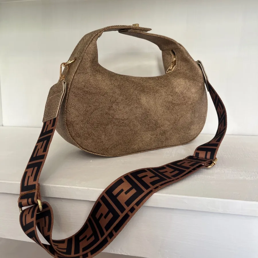 کیف زنانه ابر و بادی