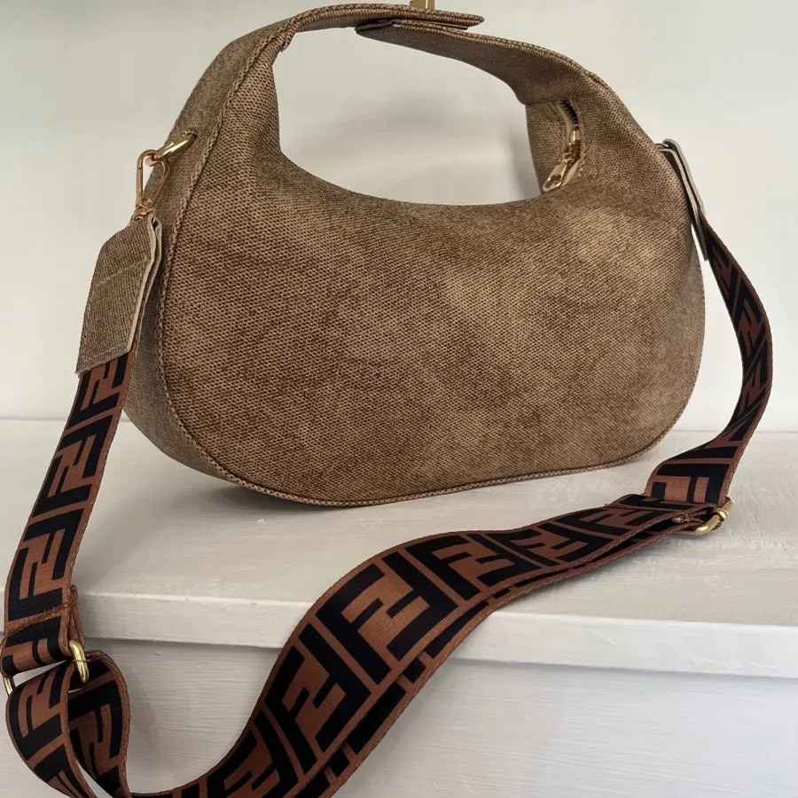 کیف زنانه ابر و بادی