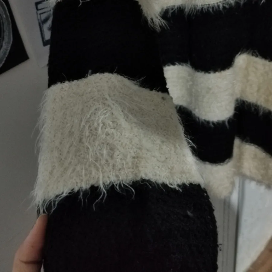 بافت سفید مشکی