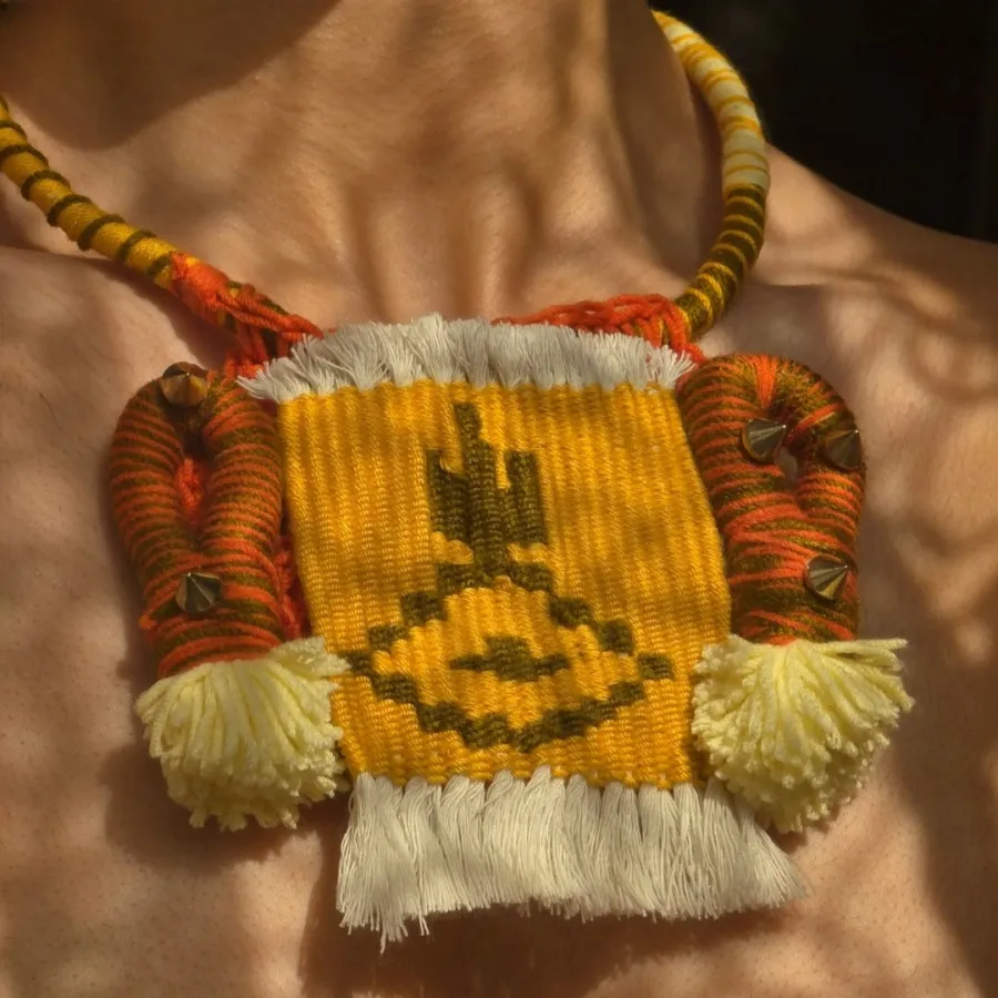 گردنبند چشم شاخ دار