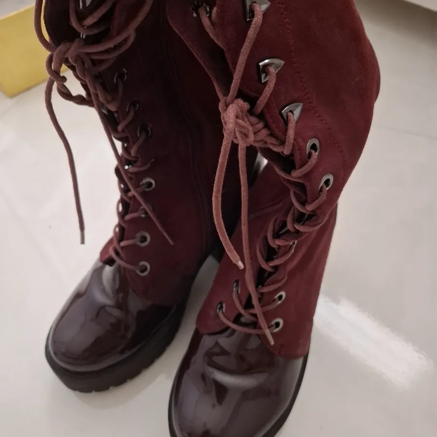 نیم بوت مارک آراز