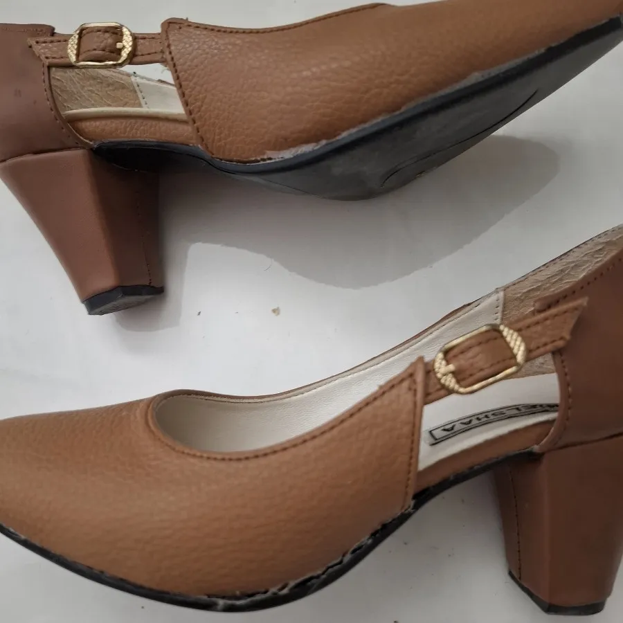 کفش پاشنه دار