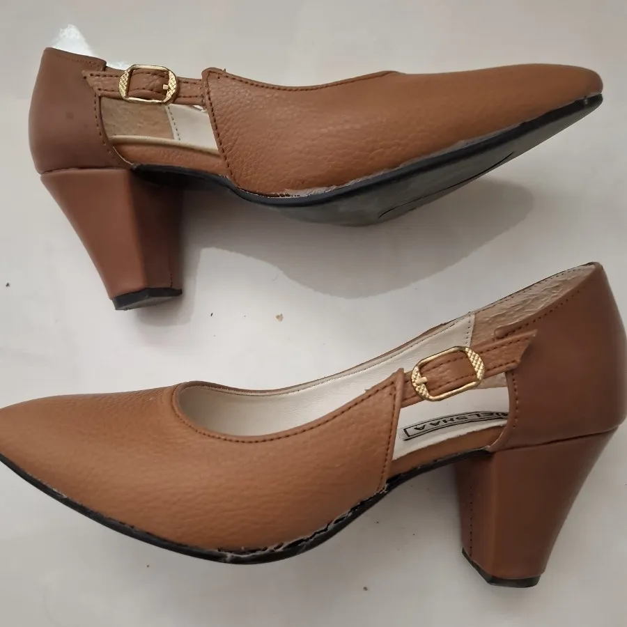 کفش پاشنه دار