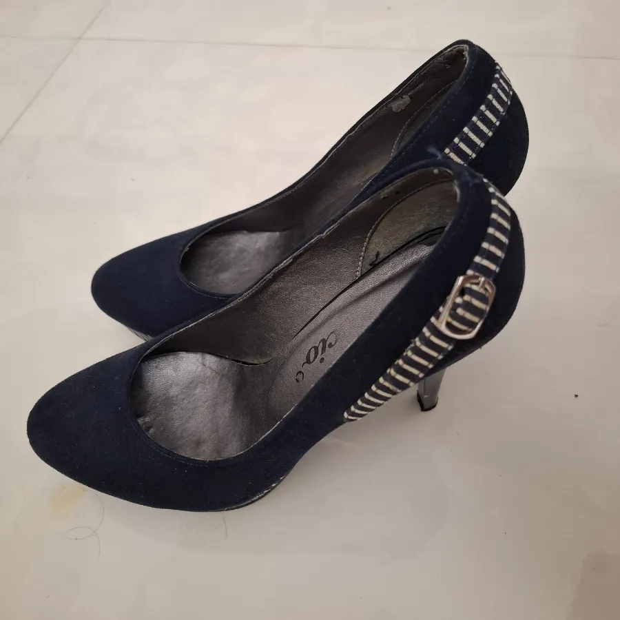 کفش پاشنه دار