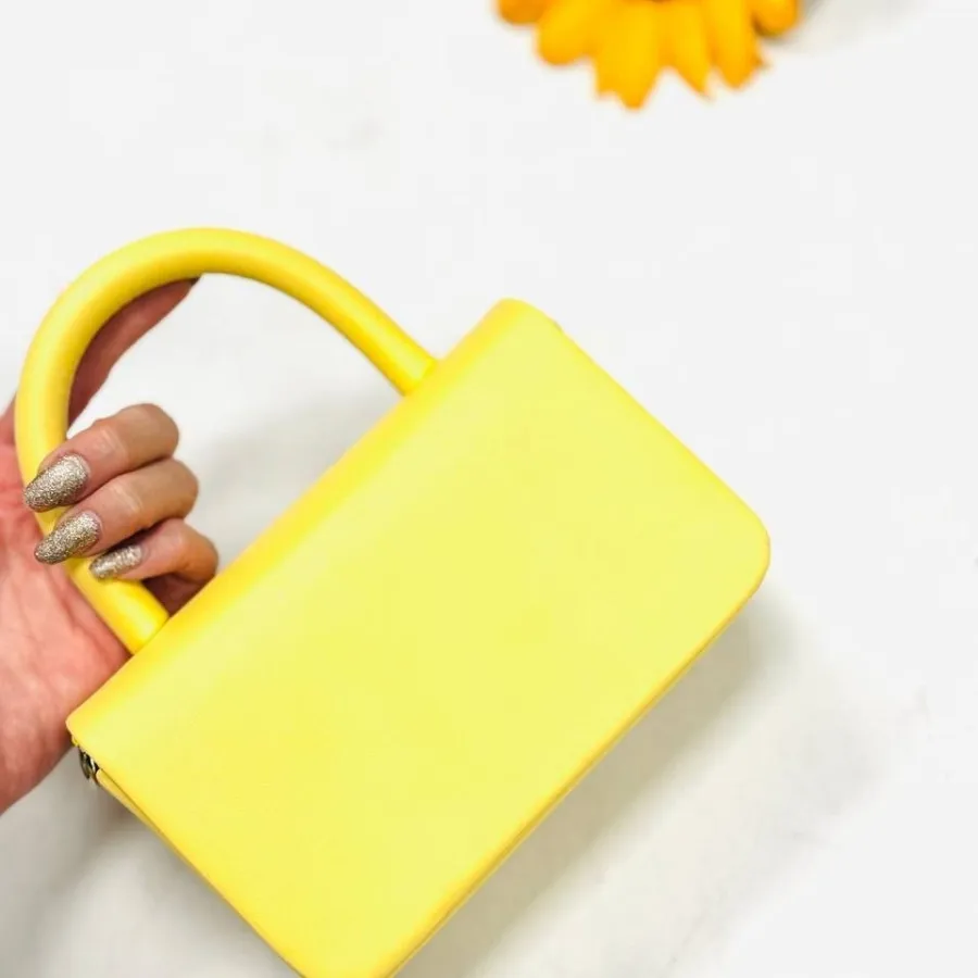 کیف زرد