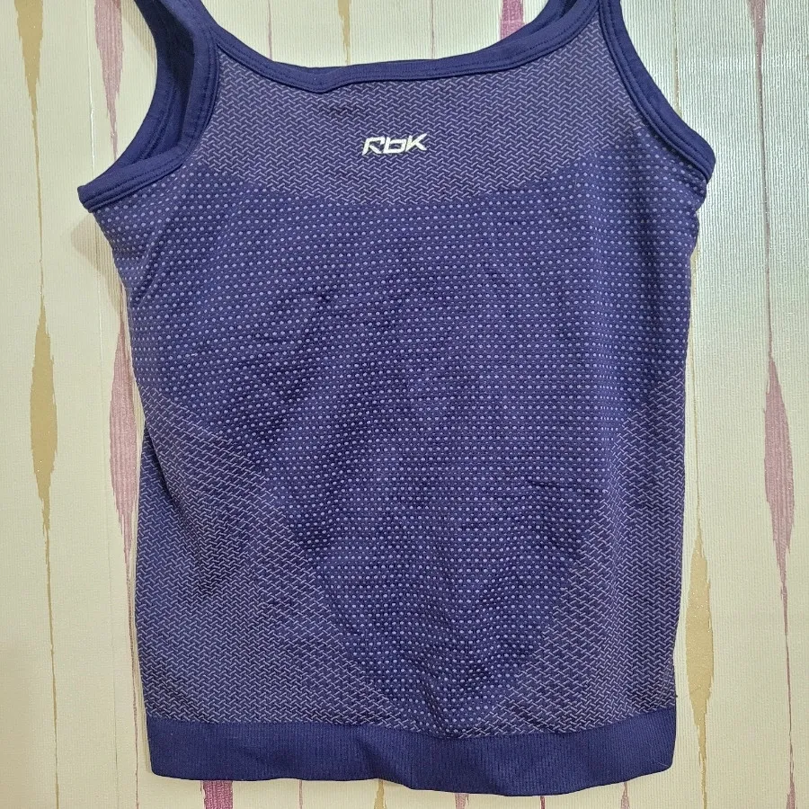 تاپ ورزشی ریبوک