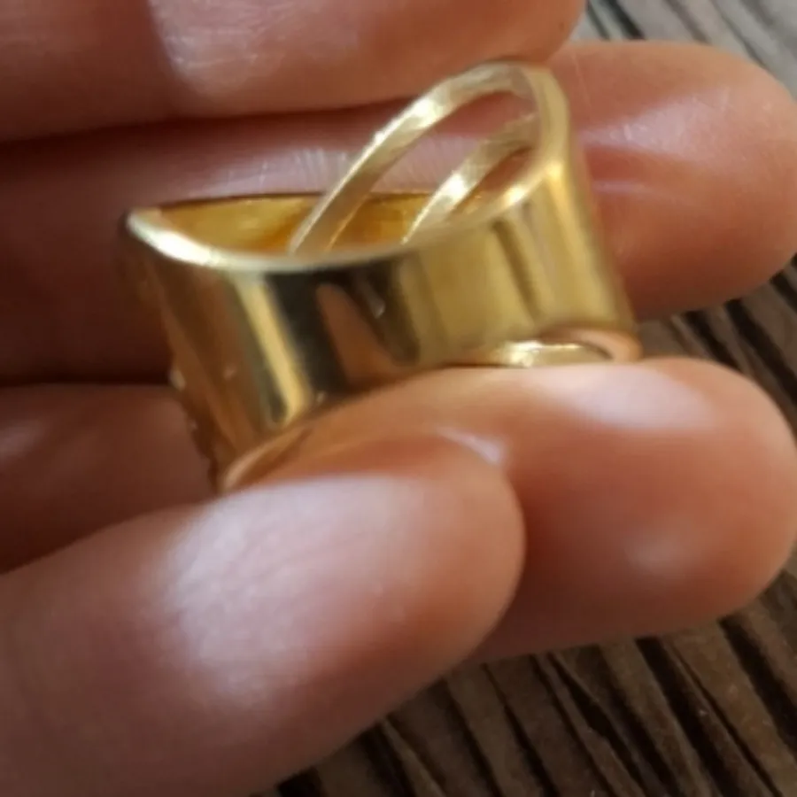 انگشتر طلایی