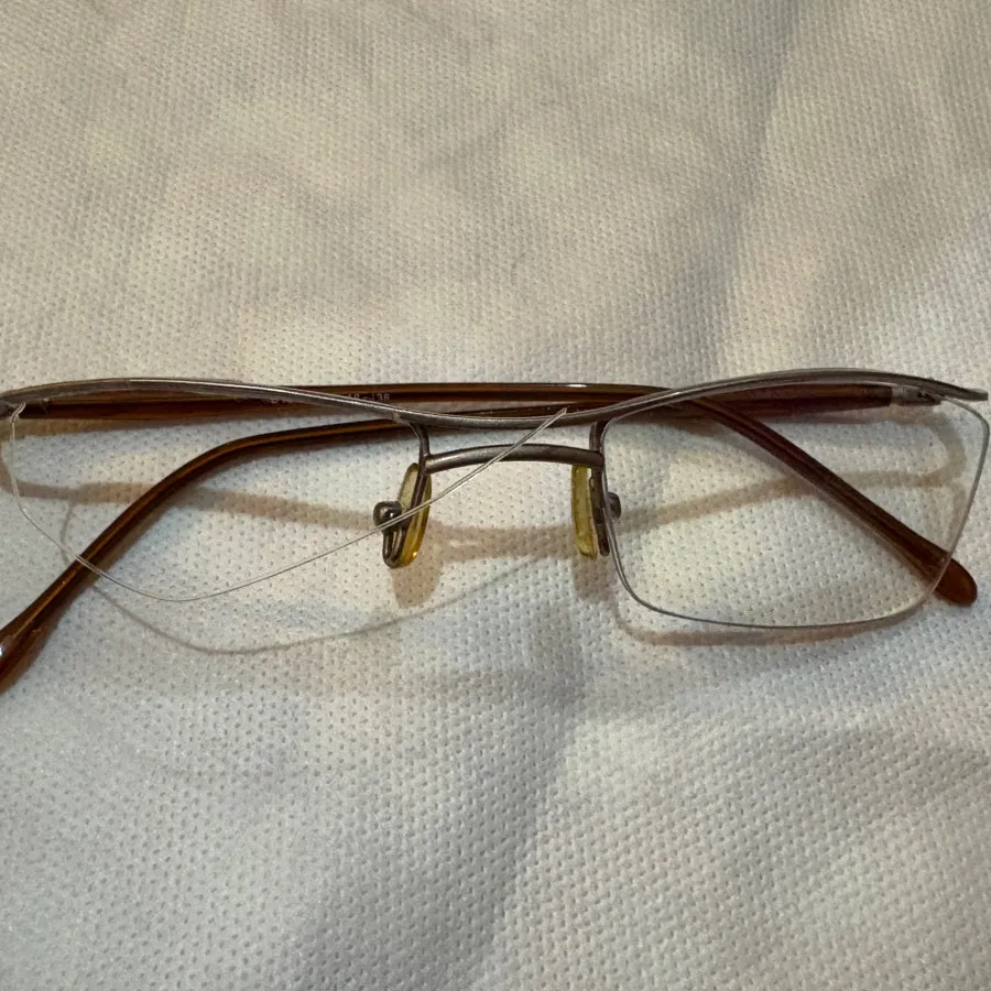 عینک طبی زنانه نیم فریم