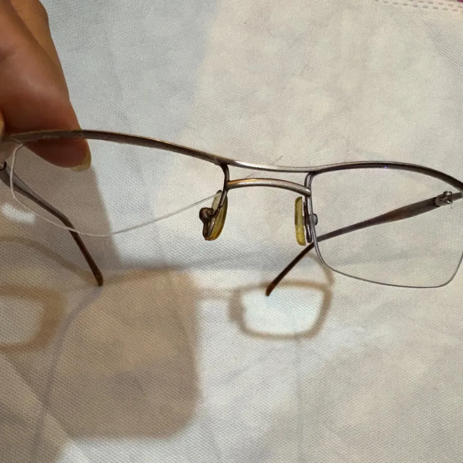 عینک طبی زنانه نیم فریم