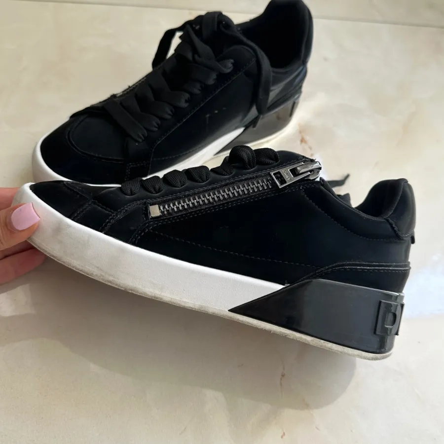 کتانی اورجینال DKNY