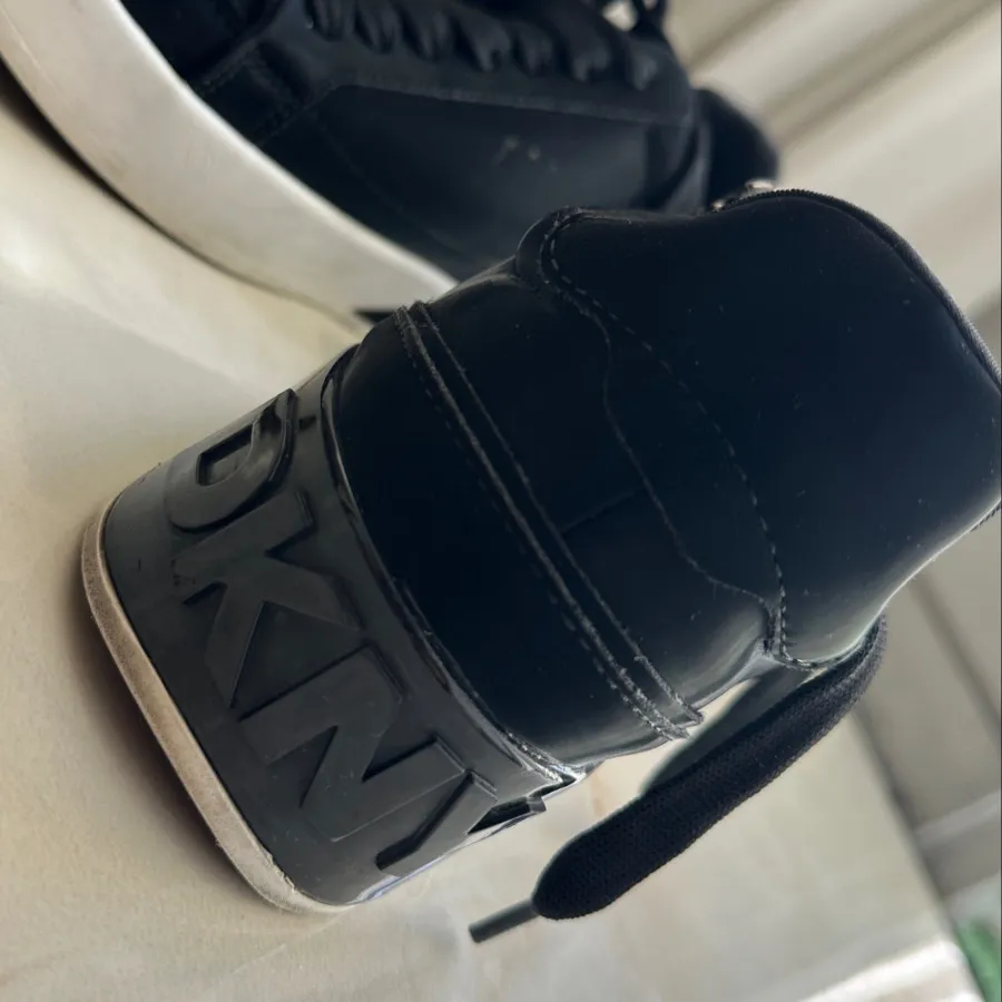 کتانی اورجینال DKNY