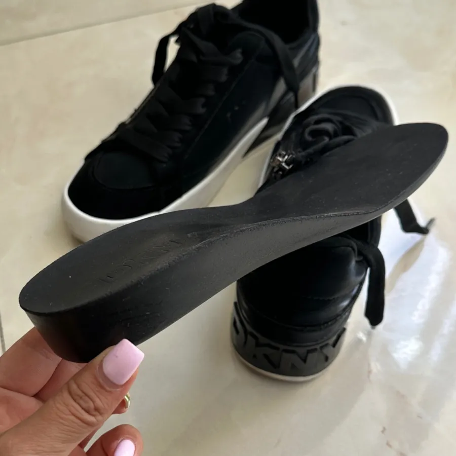 کتانی اورجینال DKNY