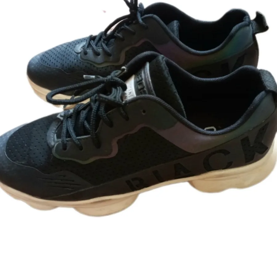 کتونی هلوگرامی