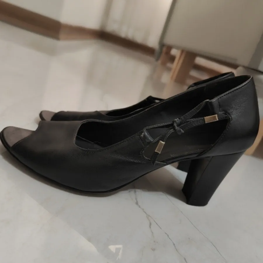 کفش پاشنه دار