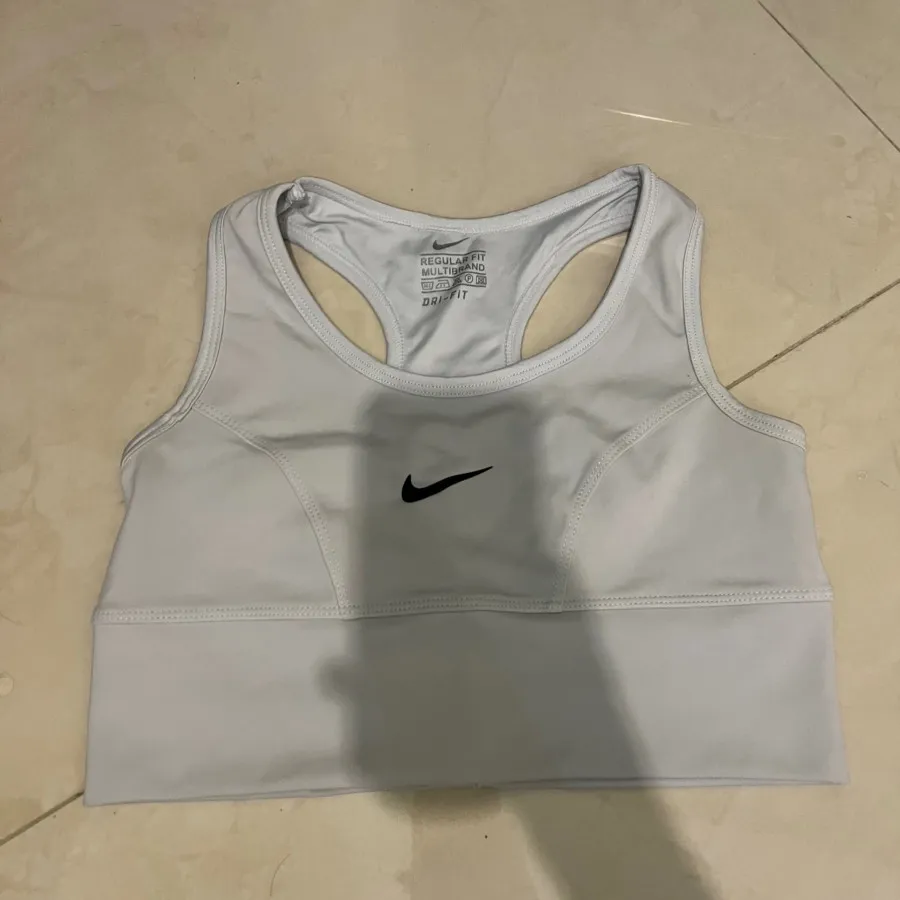 نیمتنه ورزشی نایک