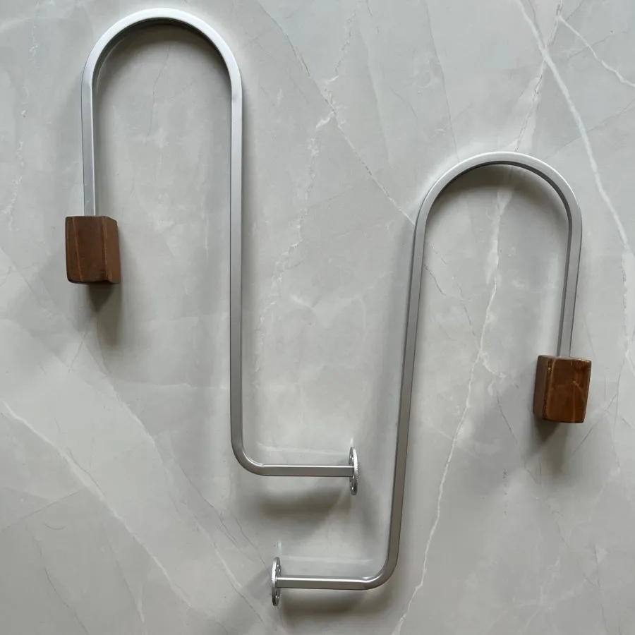 گل میخ عصایی