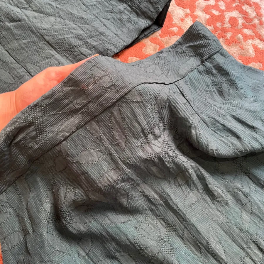 نیم تنه و دامن