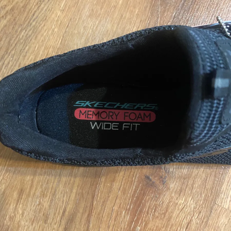 کفش اسکیچرز