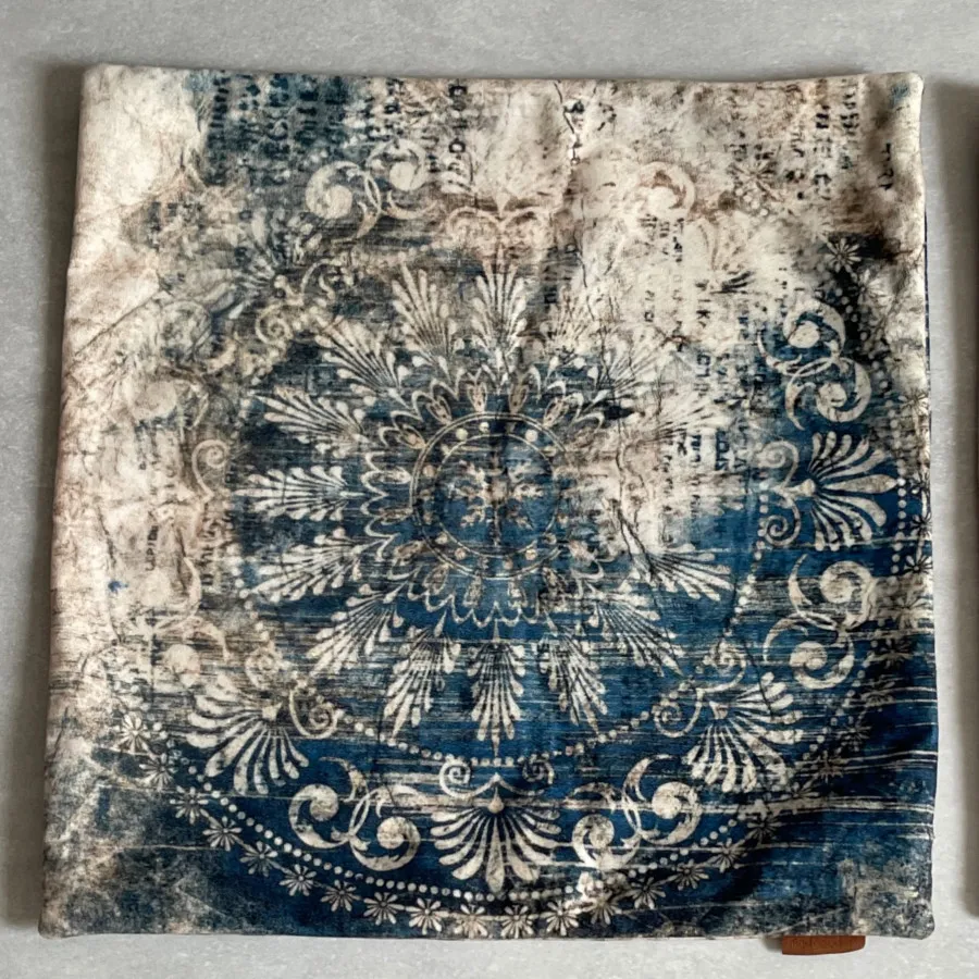 کاور کوسن مخمل