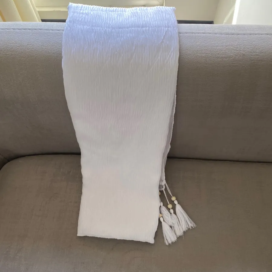 شال پلیسه سفید
