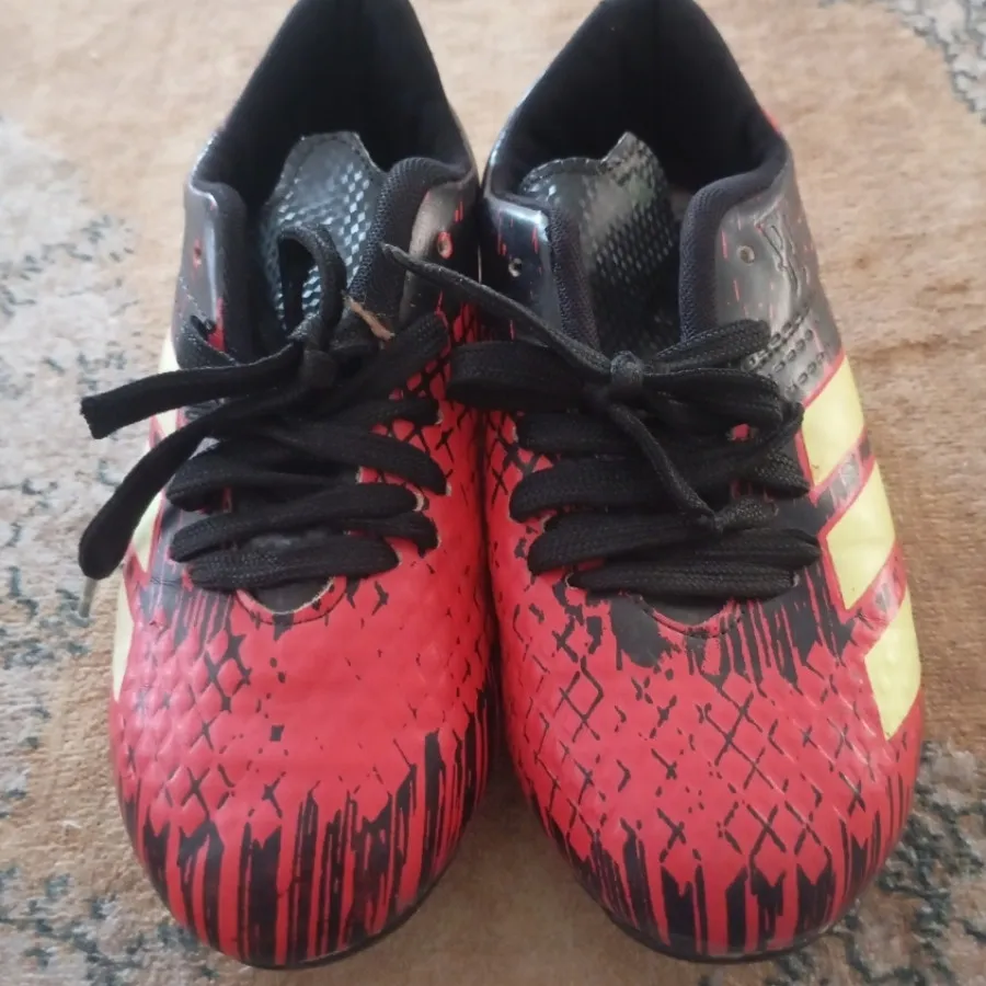 کفش چمن فوتبال