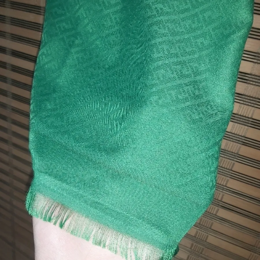 شال سبز خوش رنگ