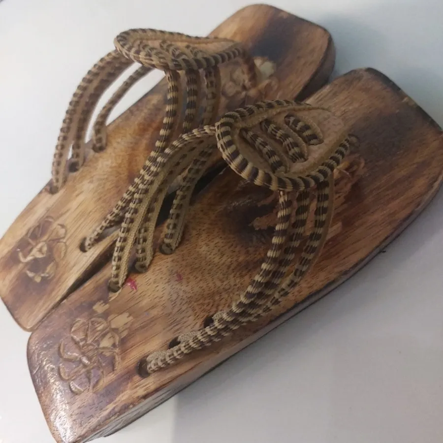 دمپایی چوبی