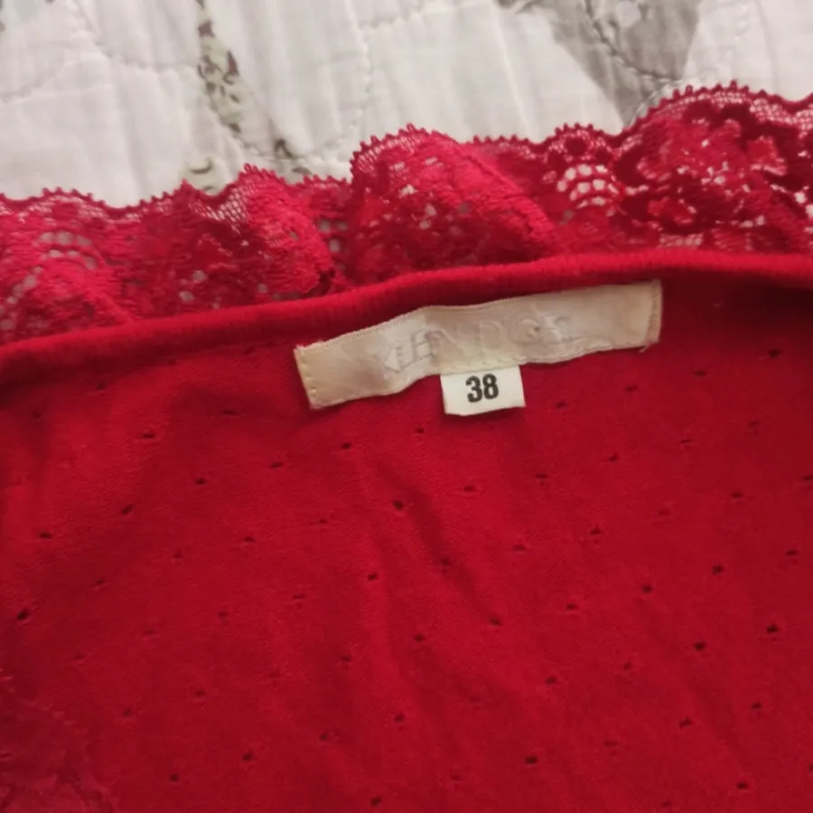 ژاکت قرمز لطیف