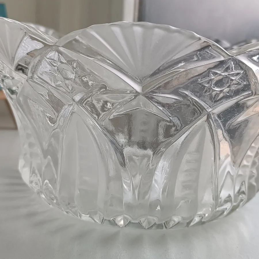 شکلات خوری آجیل خوری