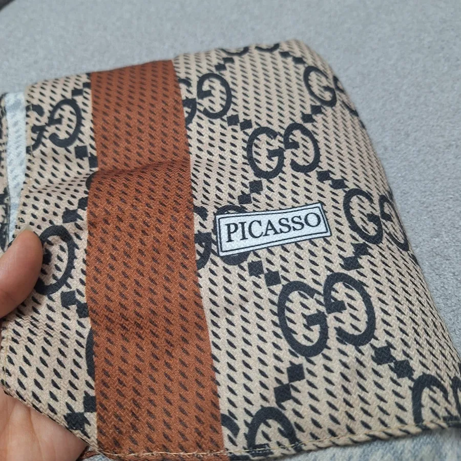 شال طرحدار گوچی