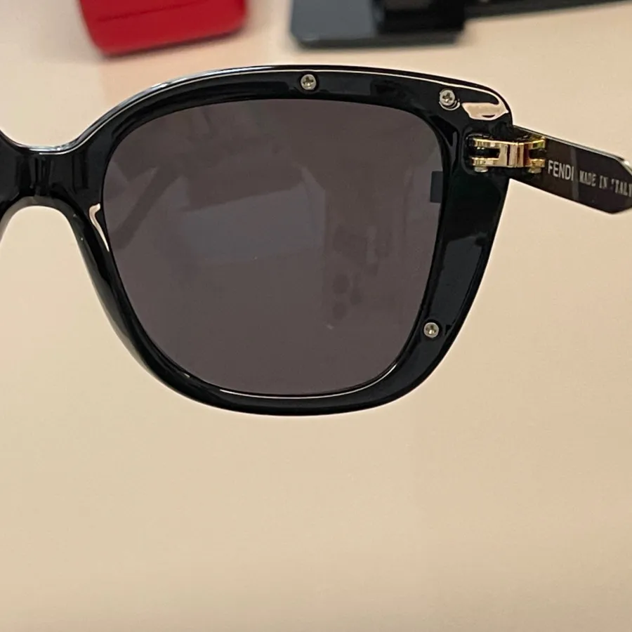 عینک برند fendi