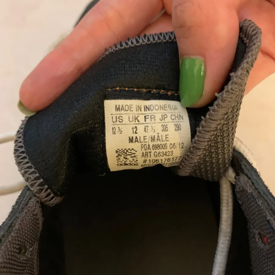 کتونی اورجینال Adidas