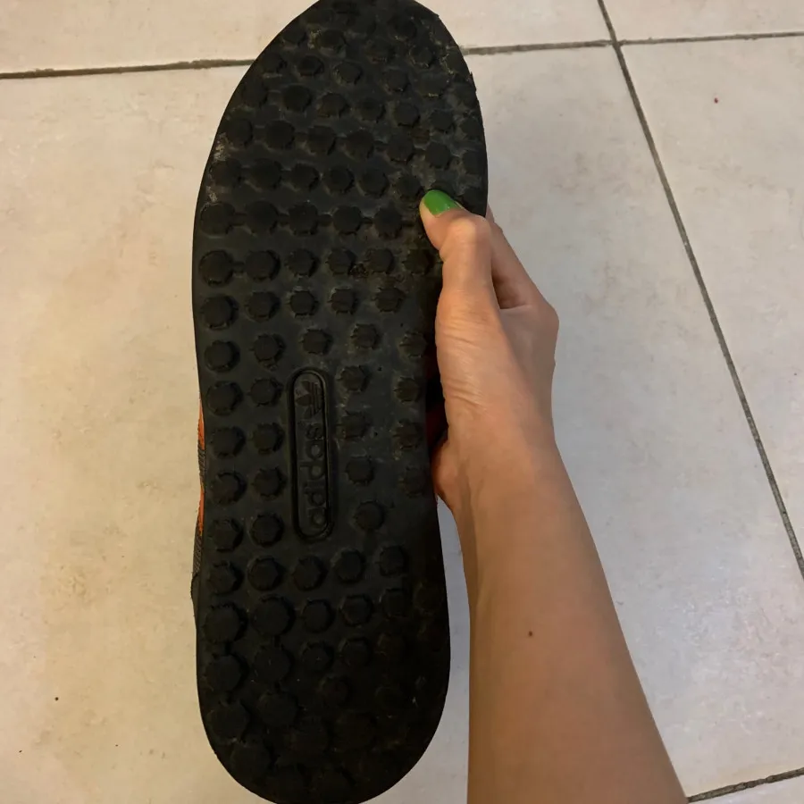 کتونی اورجینال Adidas