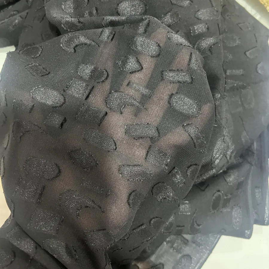 یک قواره چادر مشکی