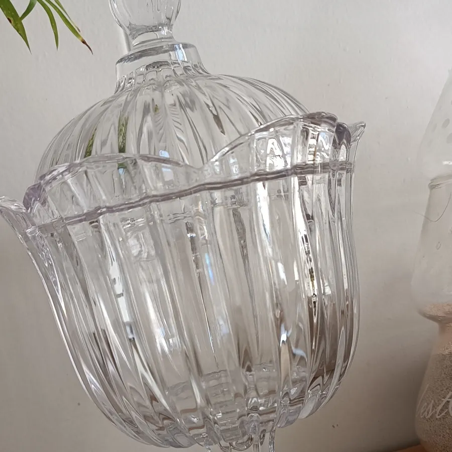 شکلات خوری آجیل خوری