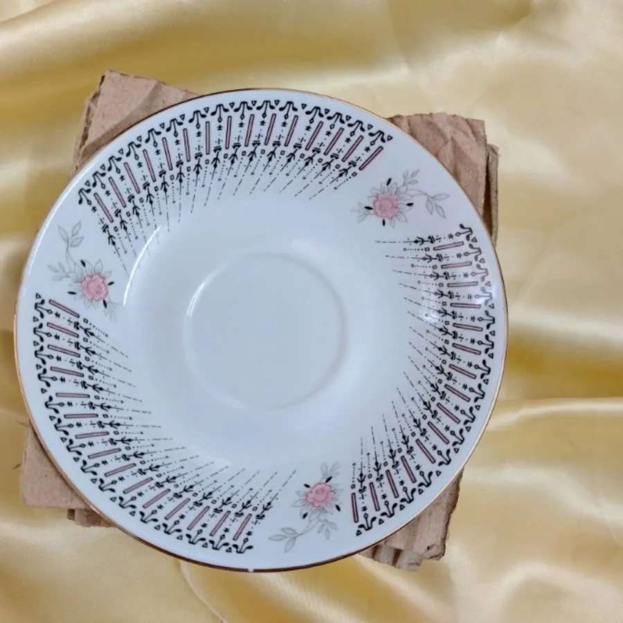 نعلبکی چینی قدیمی