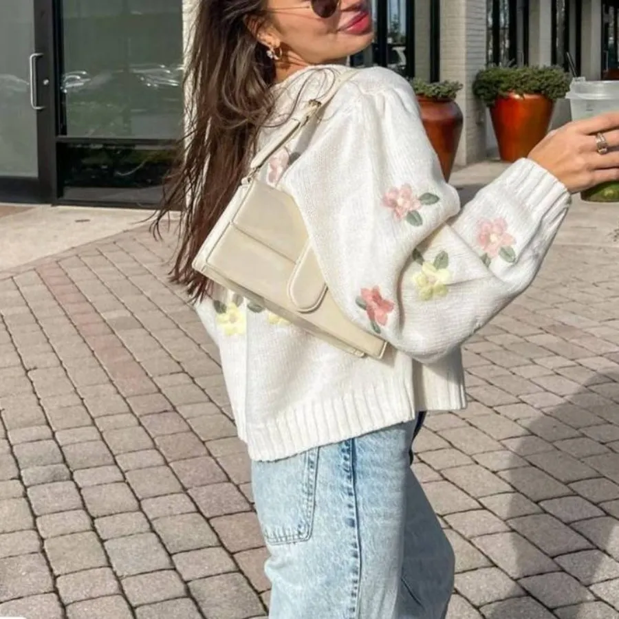 بلوزبافت فشن گلدوزی شده