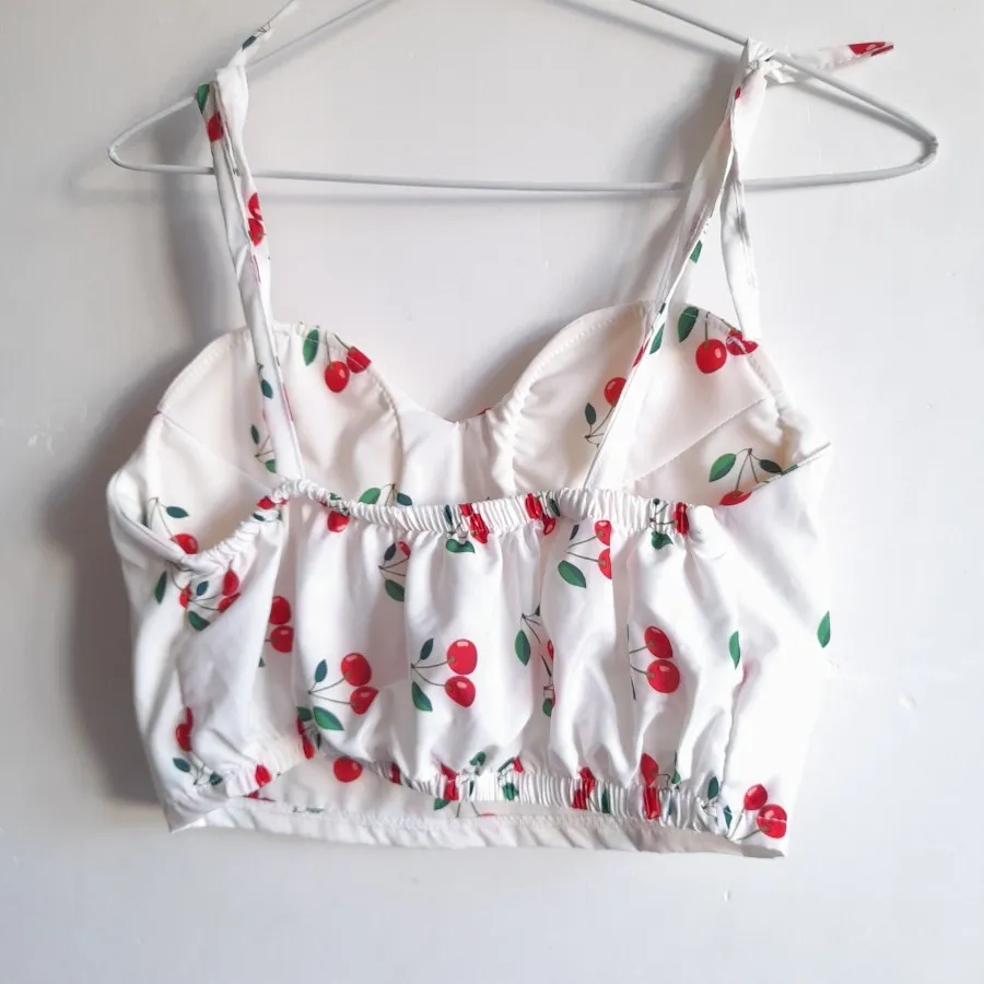 کراپ تاپ چری