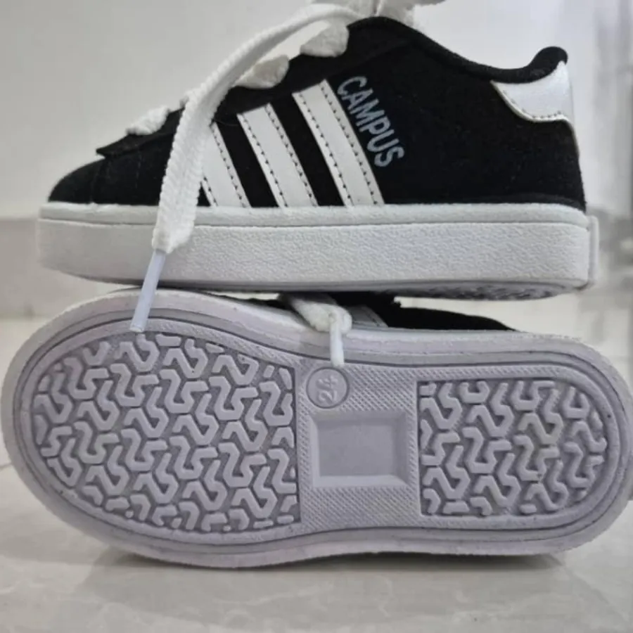 کفش بچگانه کاملا نو