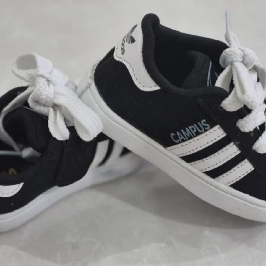 کفش بچگانه کاملا نو