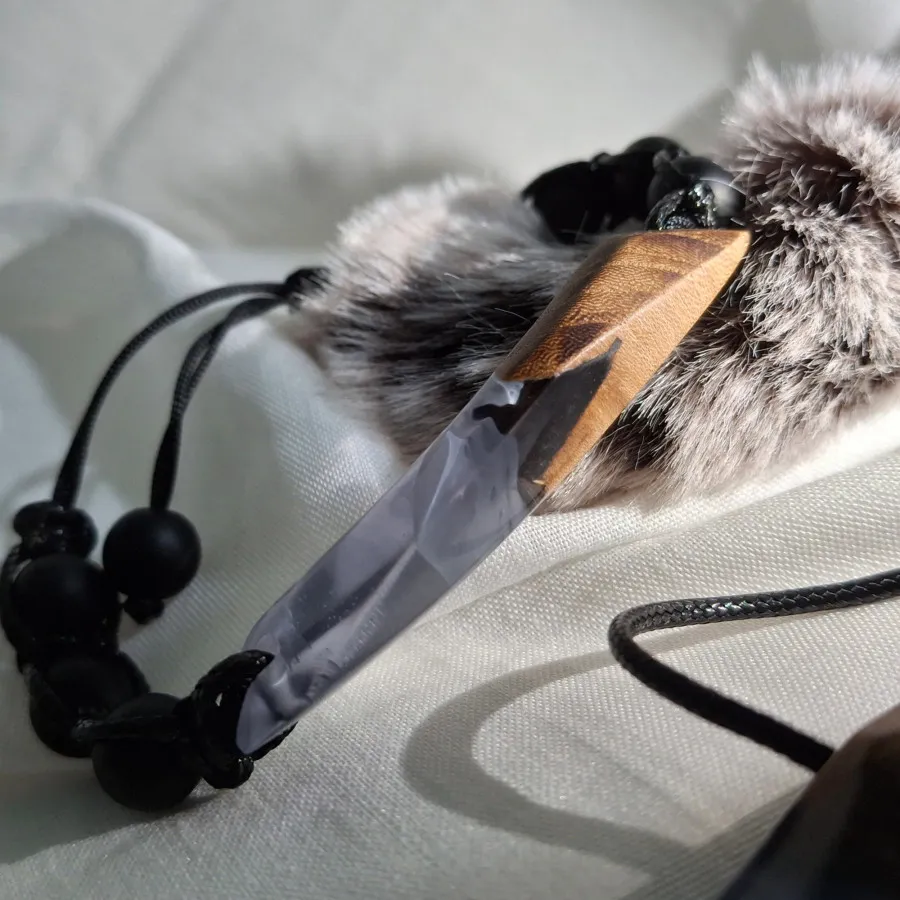 گردنبند و دستبند رزین چوب