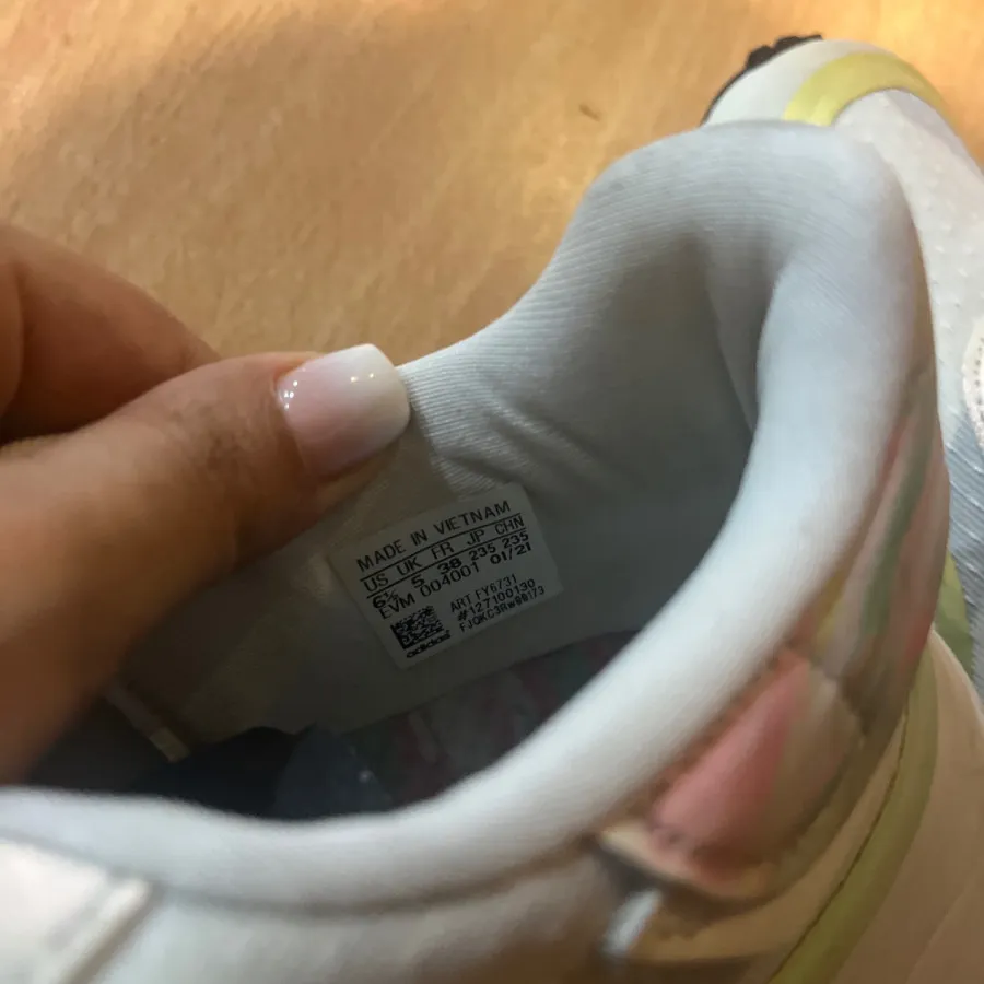 کتونی اورجینال ادیداس