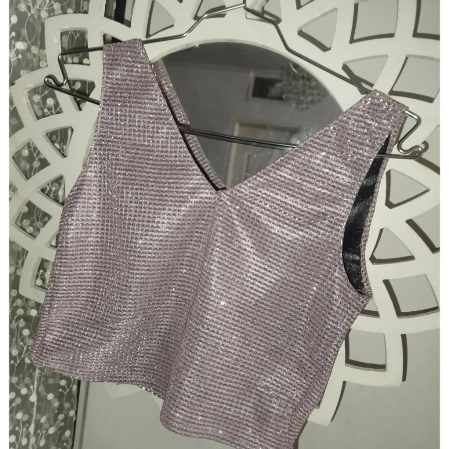 نیم تنه صورتی