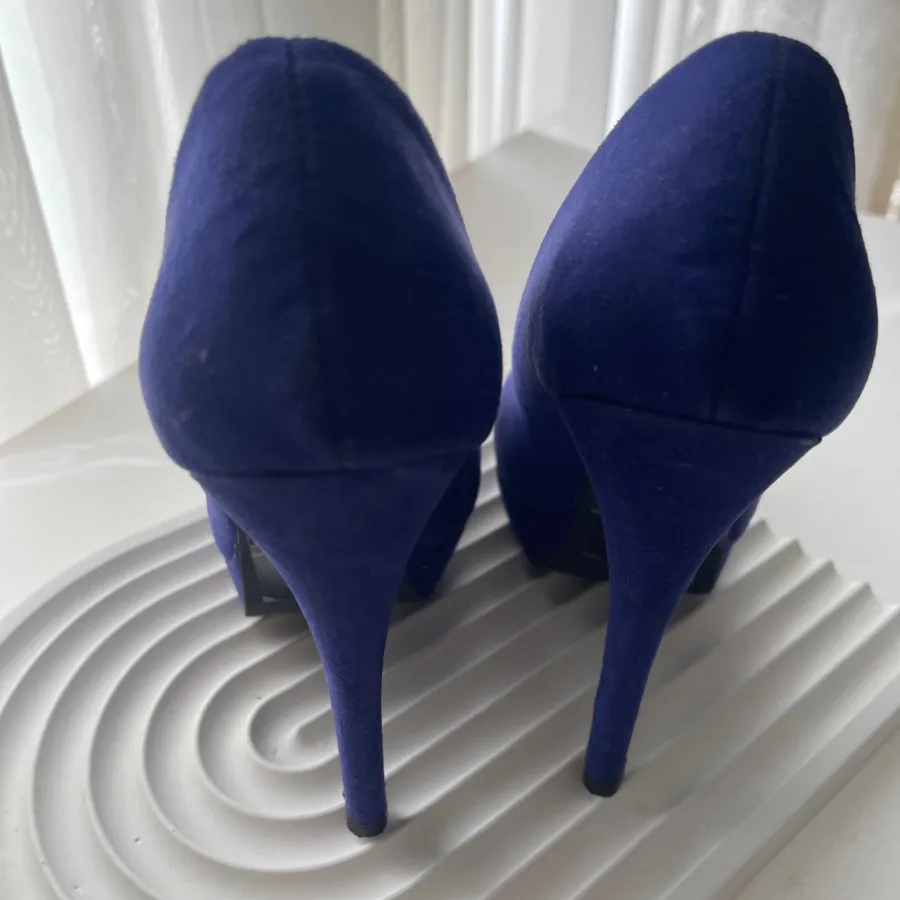 کفش پاشنه دار ابی کاربنی