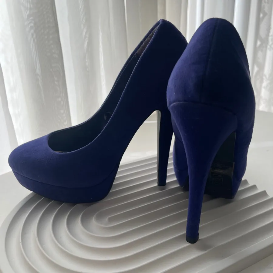 کفش پاشنه دار ابی کاربنی