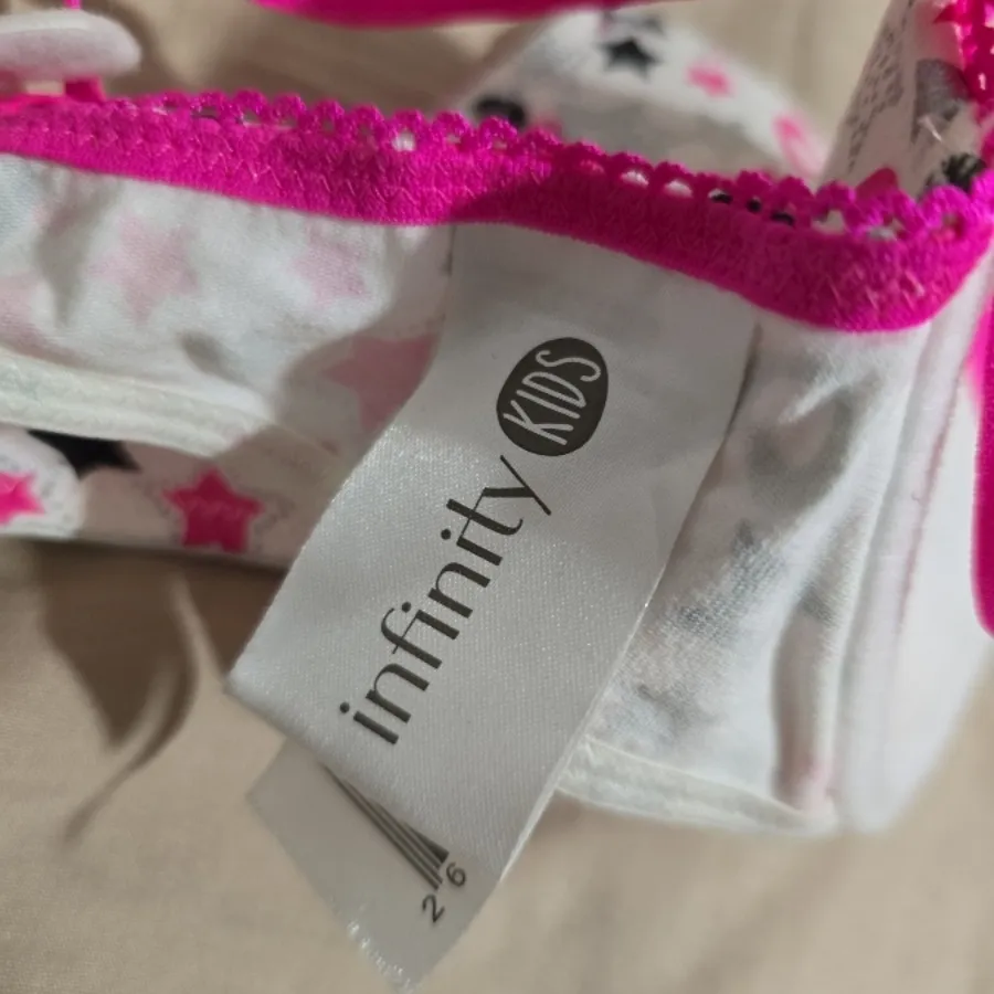 سوتین دخترانه خیلی کوچک