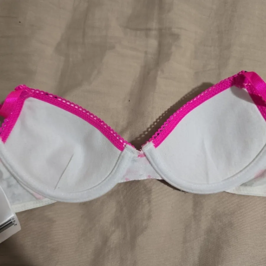 سوتین دخترانه خیلی کوچک