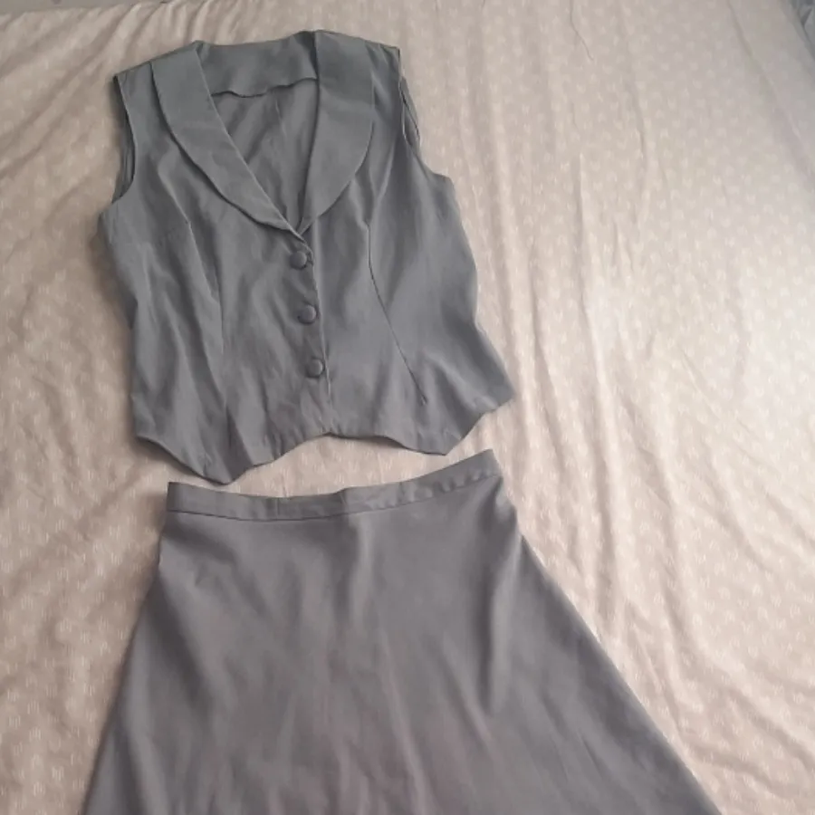 جلیقه و دامن سایز 42