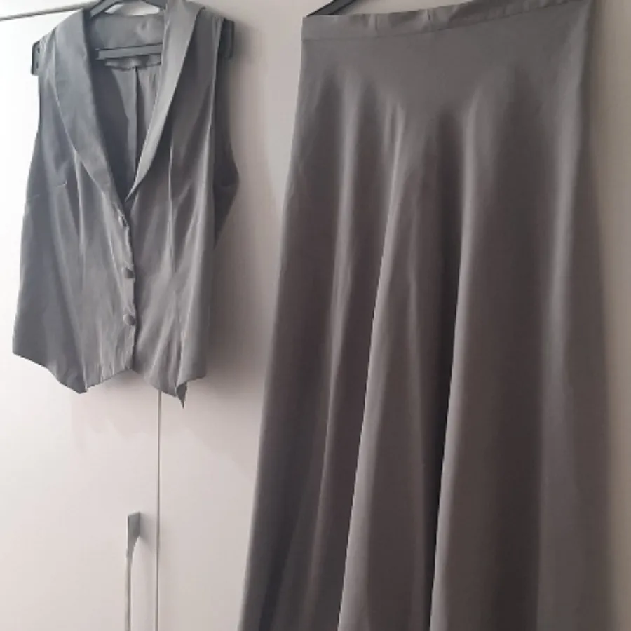 جلیقه و دامن سایز 42