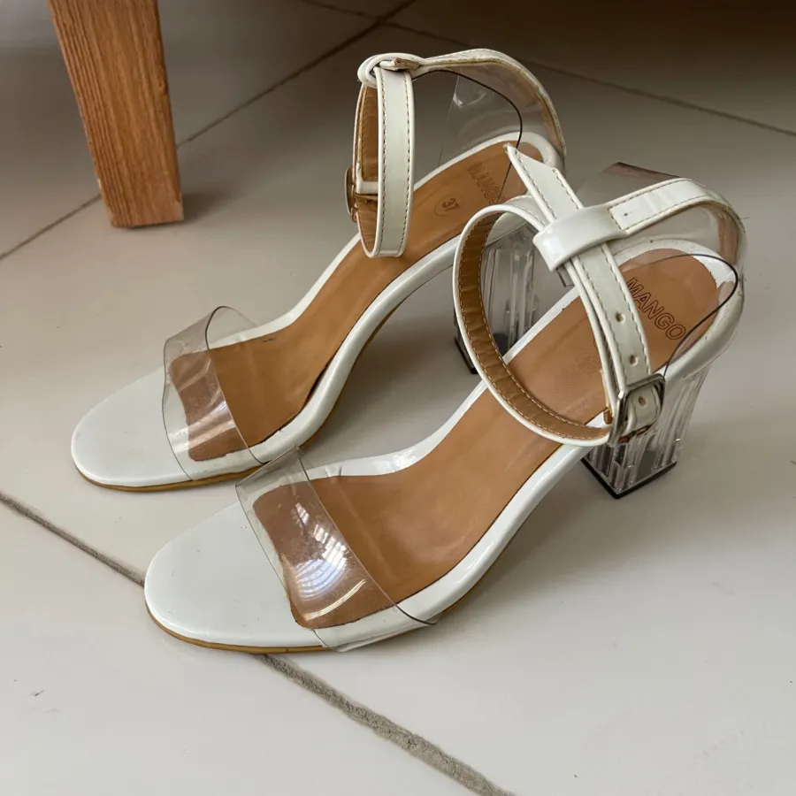 کفش پاشنه بلند منگو